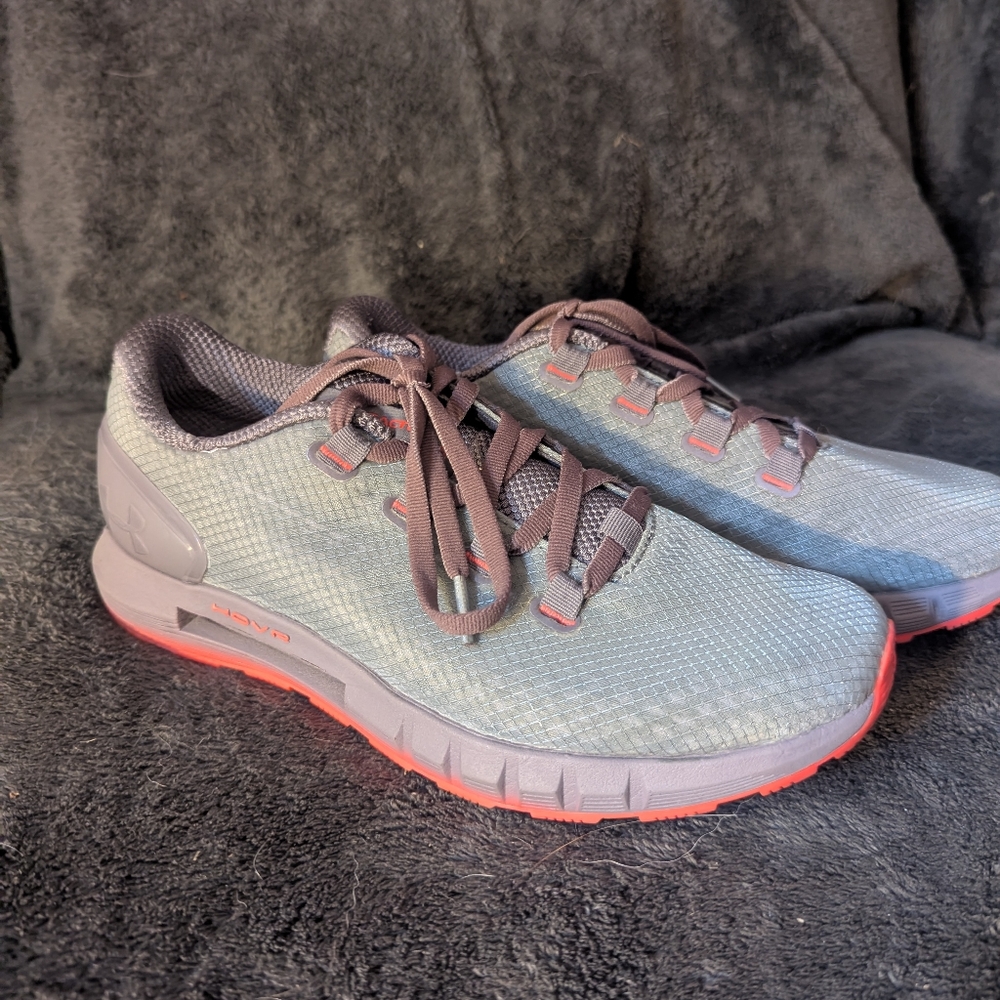 Women's Under armour Athletic Shoes in Gray and Pink